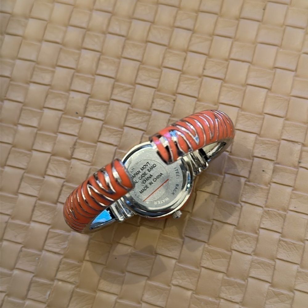 Colorful animal print quartz cuff watch - Picture 4 of 5